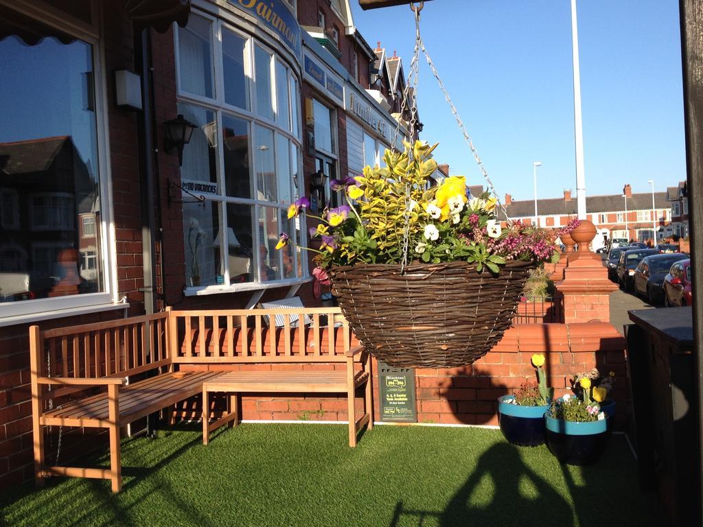 The Penrhyn Hotel Blackpool Bagian luar foto