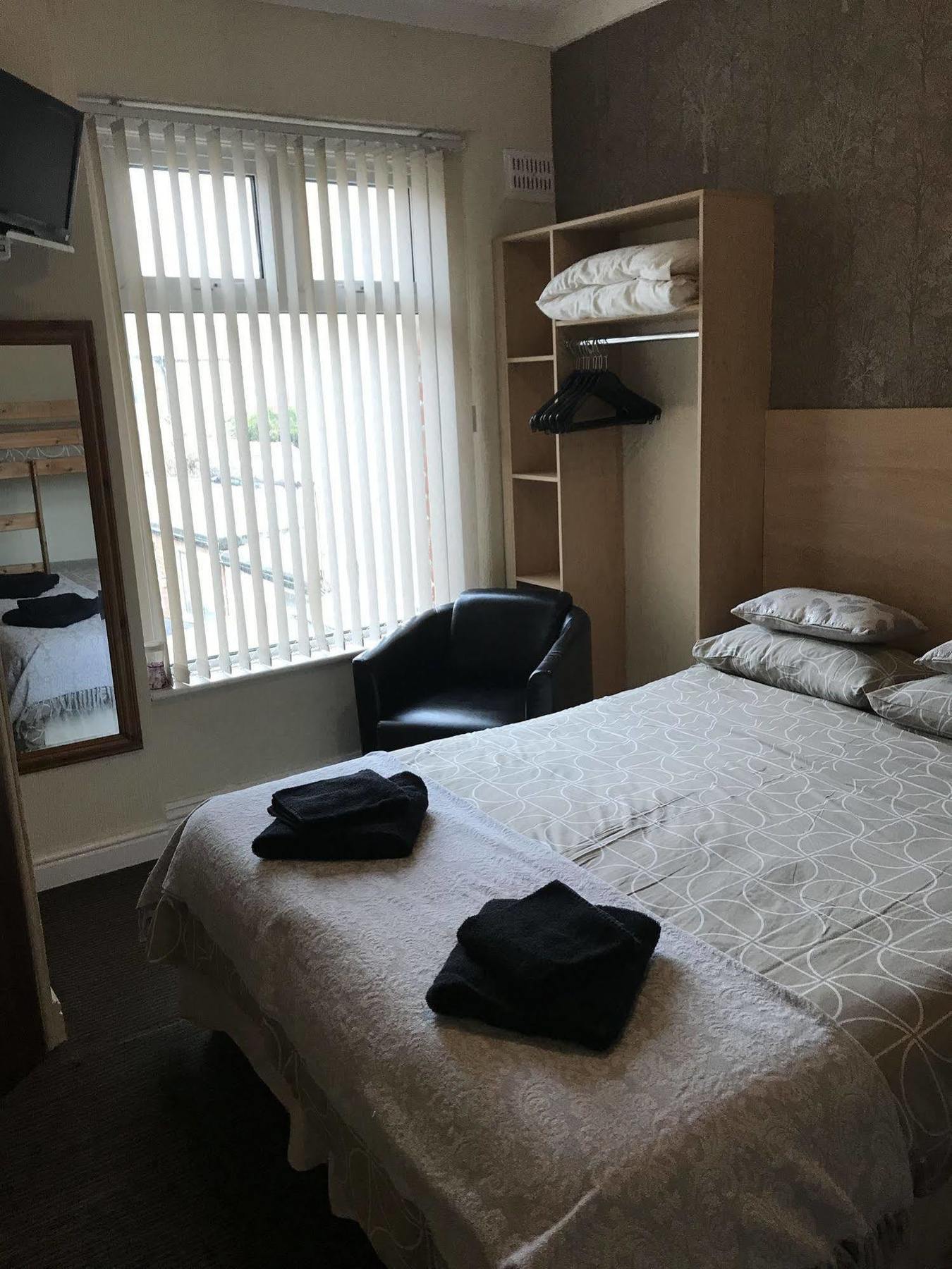 The Penrhyn Hotel Blackpool Bagian luar foto