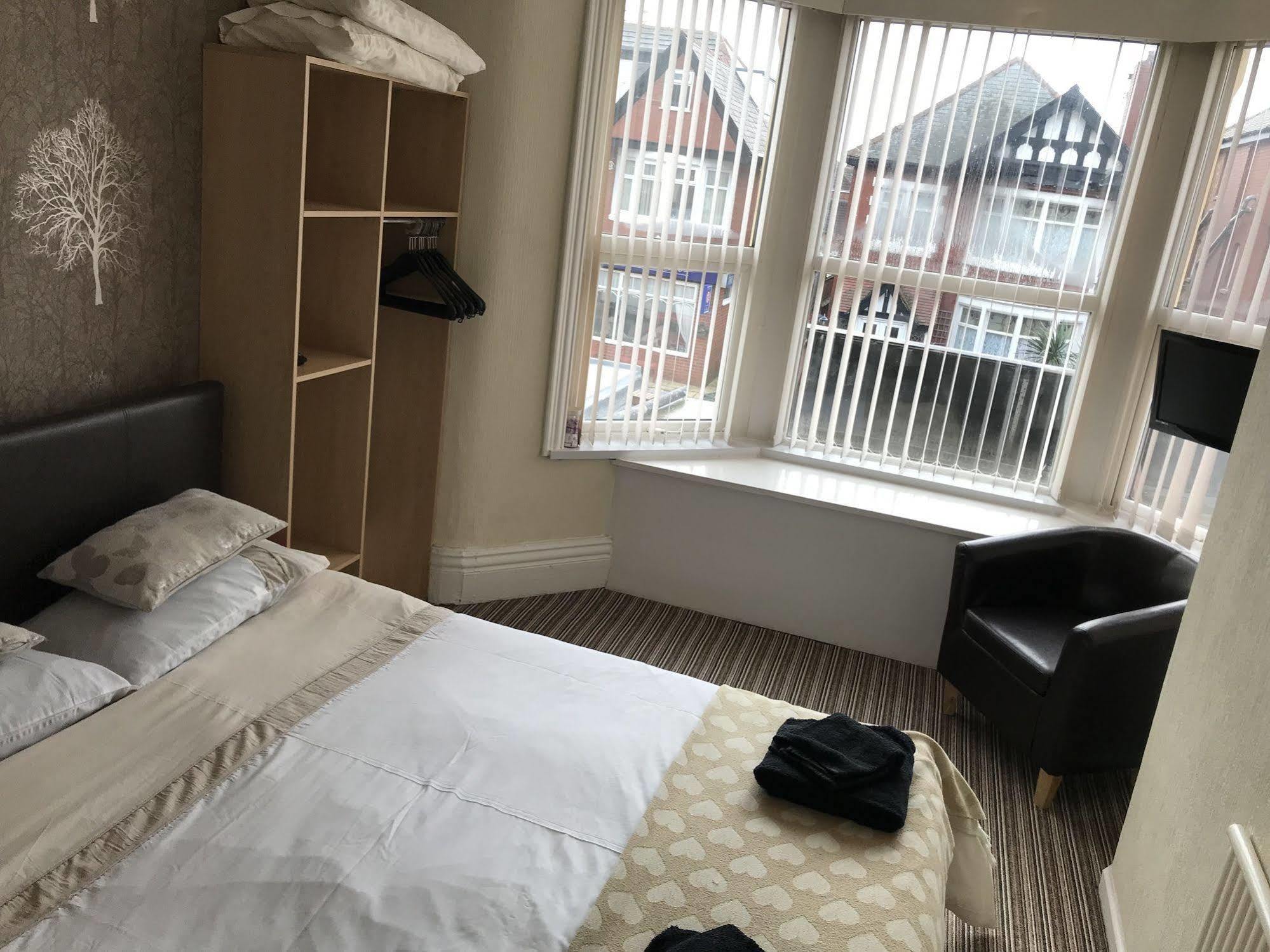 The Penrhyn Hotel Blackpool Bagian luar foto