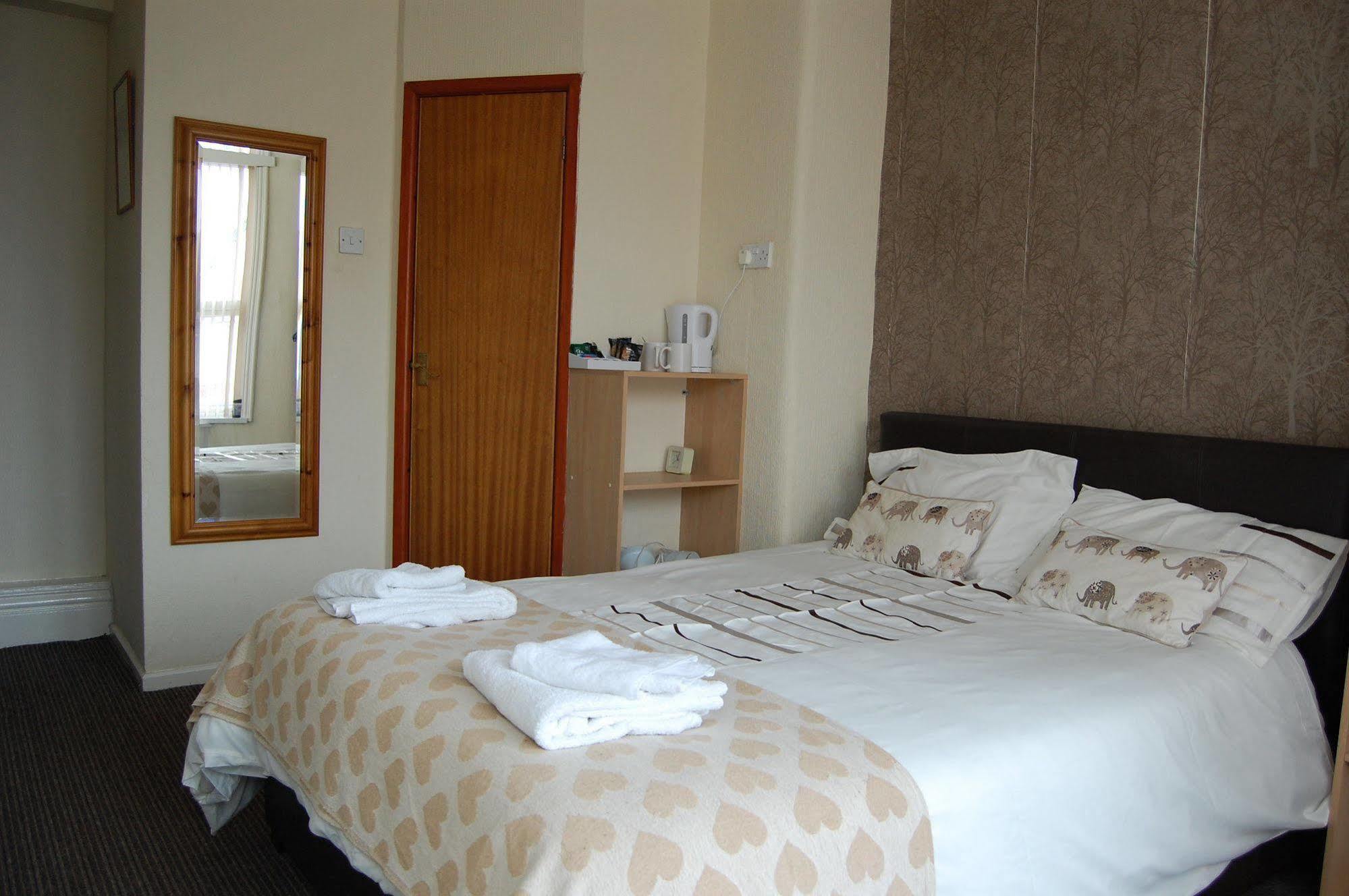 The Penrhyn Hotel Blackpool Bagian luar foto
