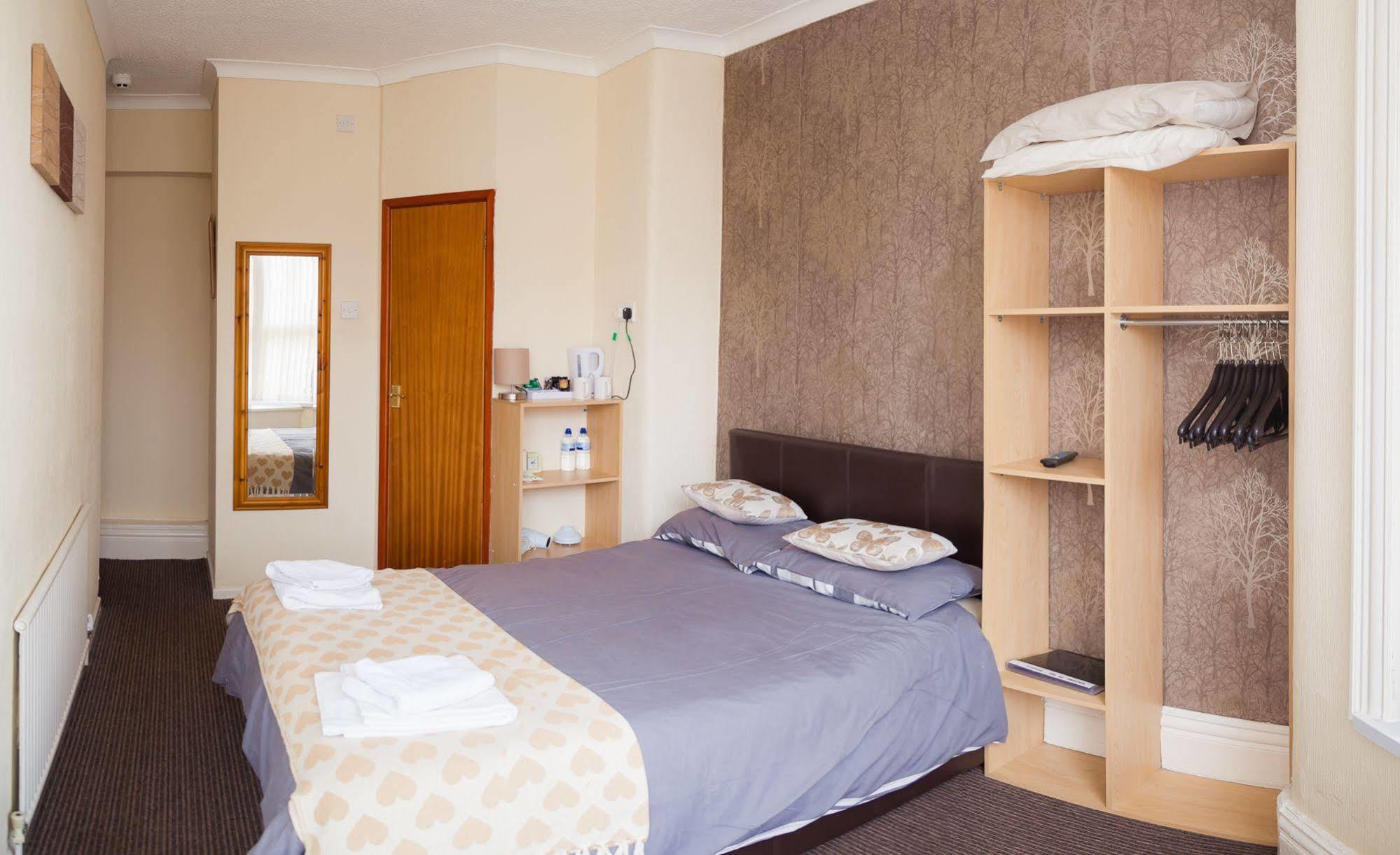 The Penrhyn Hotel Blackpool Bagian luar foto