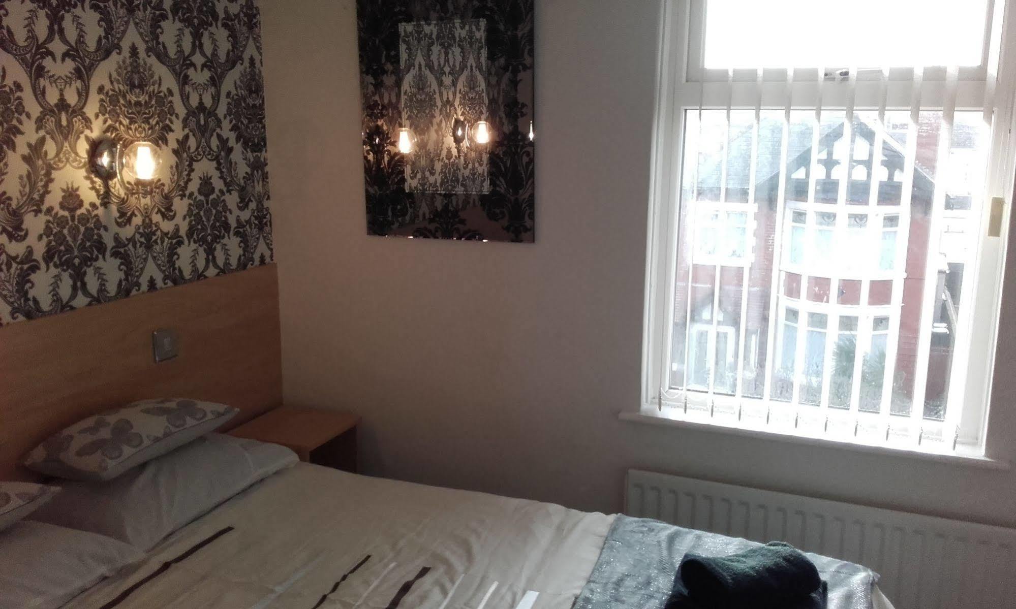 The Penrhyn Hotel Blackpool Bagian luar foto